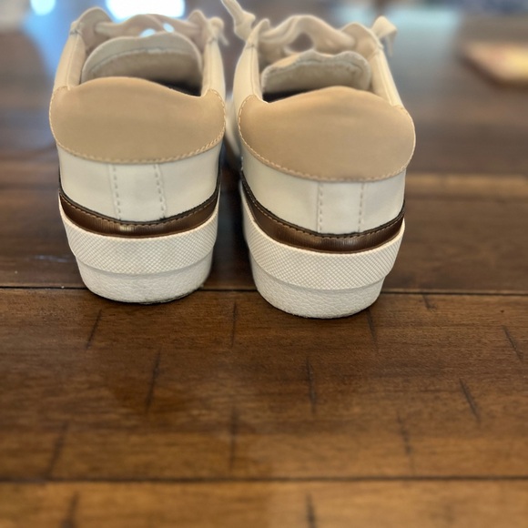 Dolce Vita sneakers size 7.5 - Picture 7 of 7